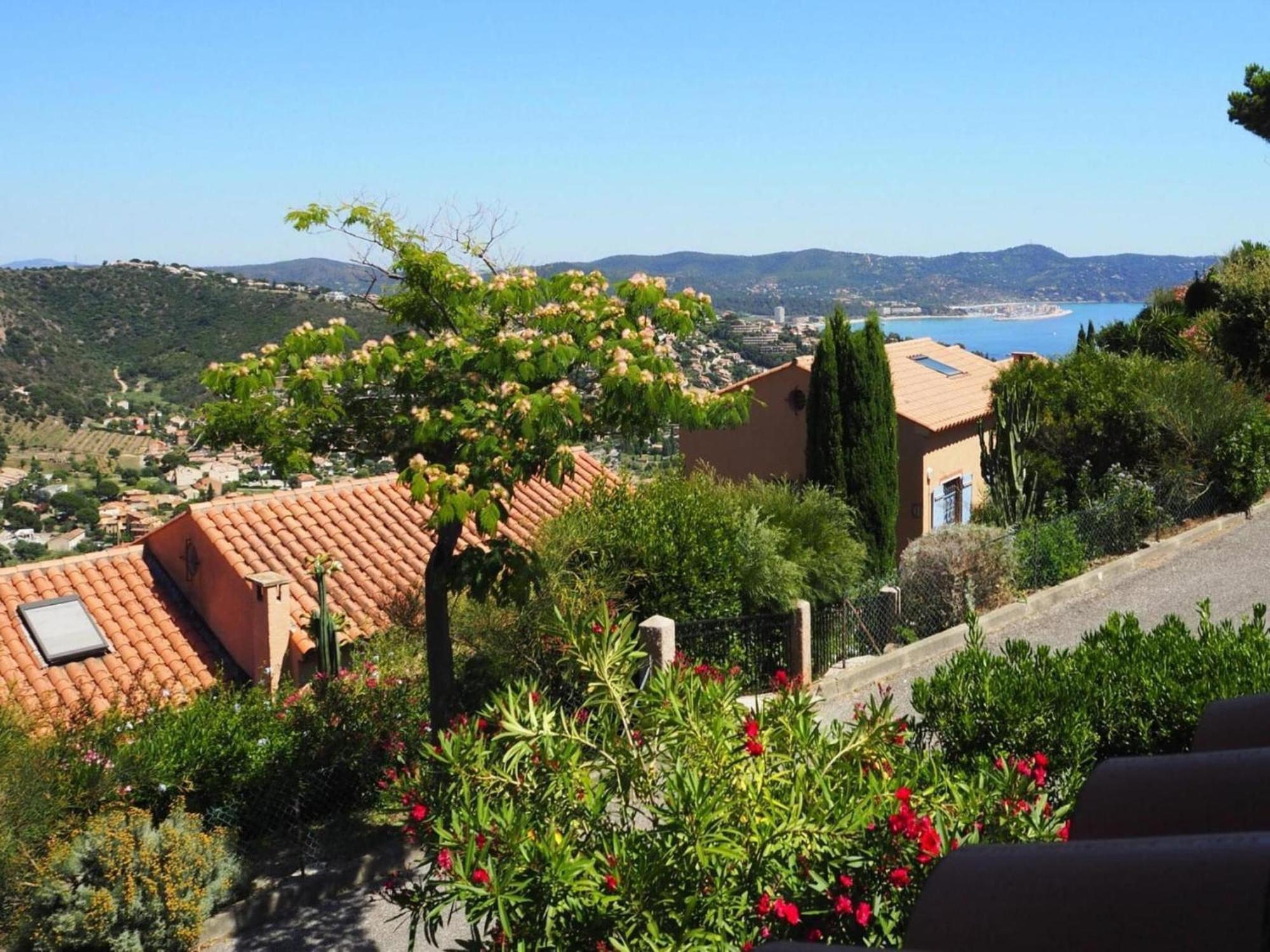 Pretty Tiny House With Sea View, Le Lavandou Exterior photo